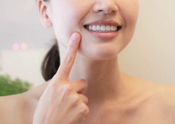 歯がきれいな女性な口元